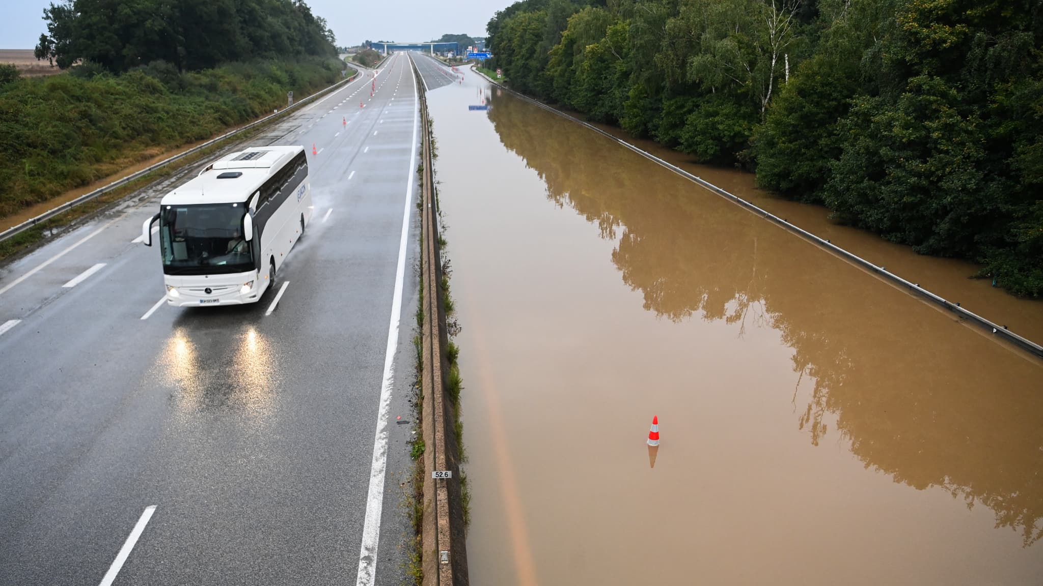 Inondation autoroute lors d'un épisode de crues