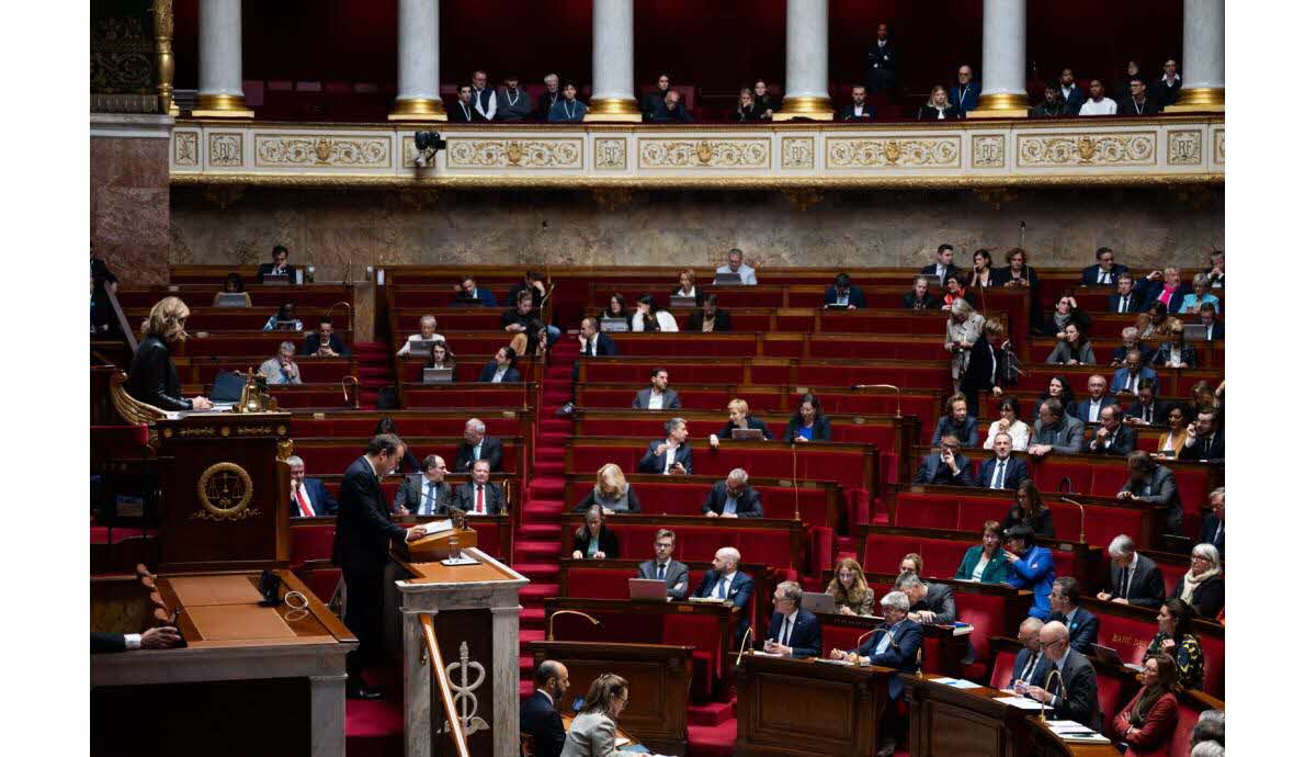 Assemblée nationale, débats sur le patrimoine et les retraites