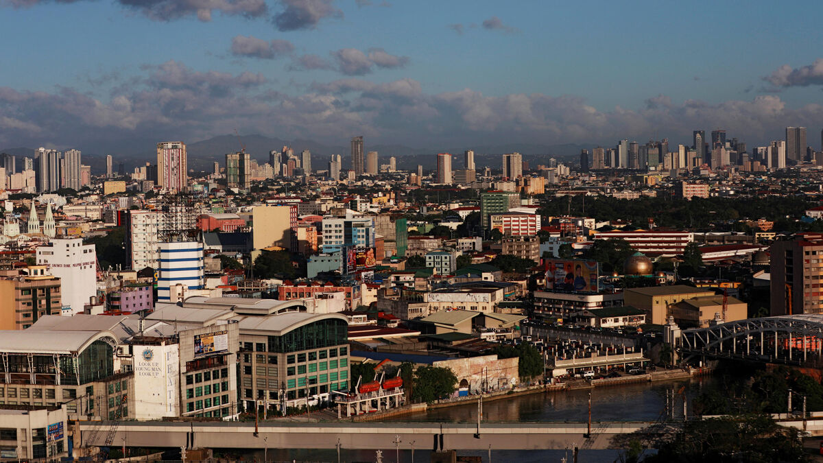 Vue d’ensemble des conteneurs près de Manille