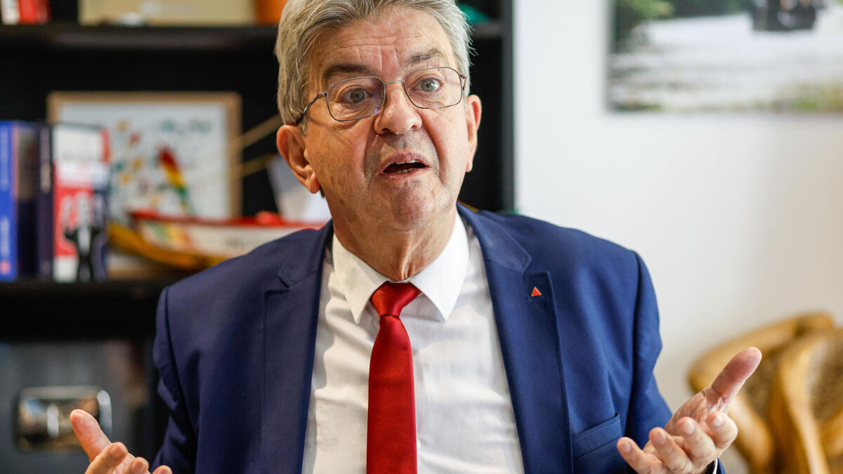 Jean-Luc Mélenchon lors d’un discours sur le budget 2026