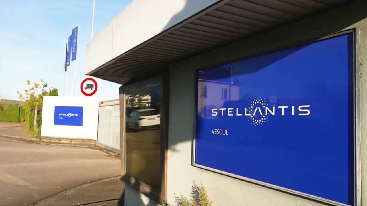 Journal télévisé montrant des pièces détachées Stellantis Vesoul