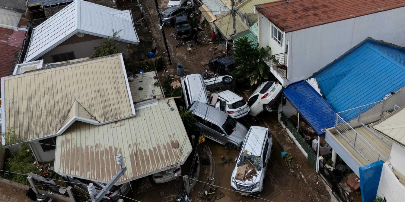 Vue aérienne du typhon Kalmaegi sur les Philippines