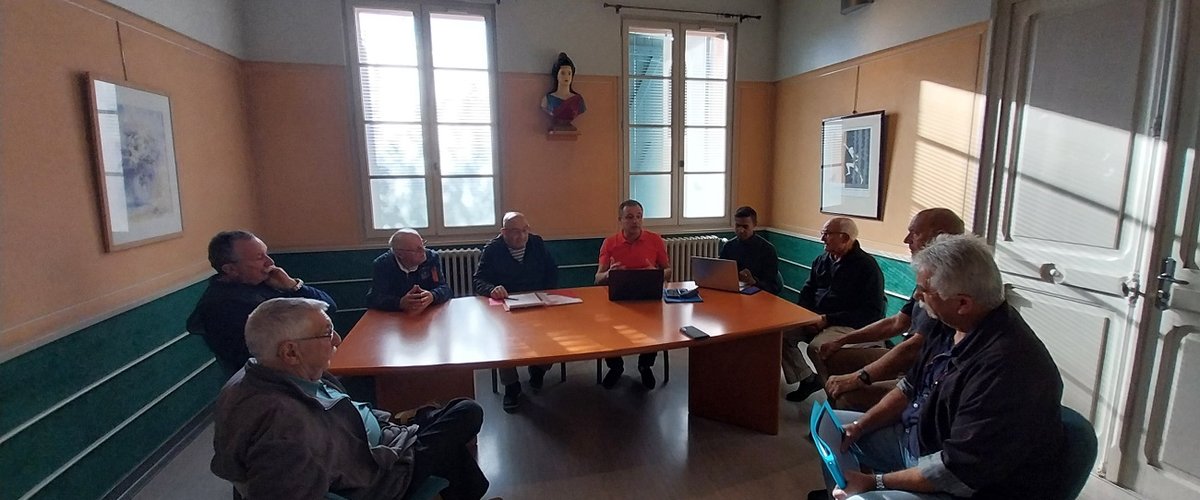 Porte-drapeau et défilé à Valence-sur-Baïse