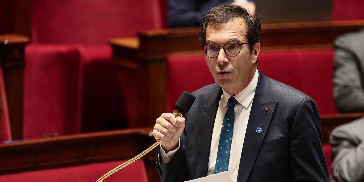 Réactions autour de la prime de Noël et suspension possible