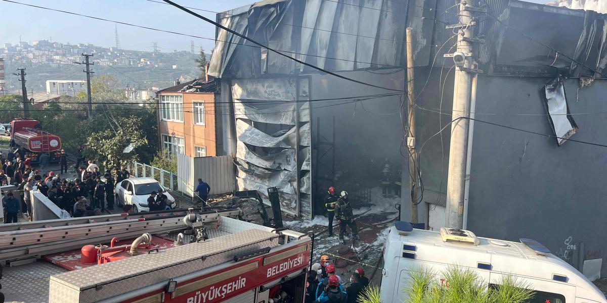 Incendie dans un dépôt de parfumerie à Dilovasi, Turquie