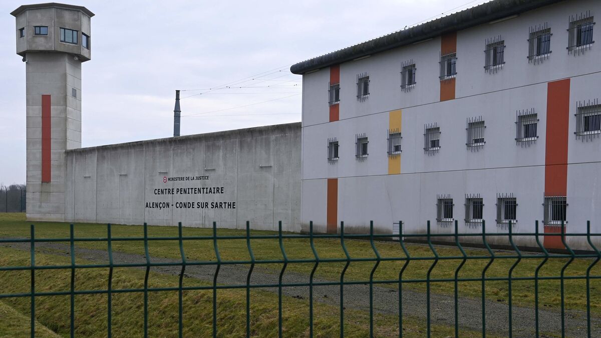 Portail d une prison haute securite Condé sur Sarthe