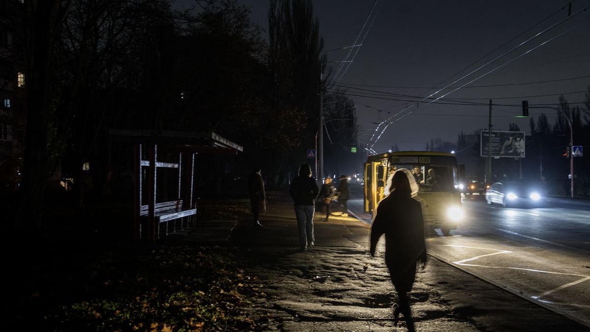 Centrale électrique ukrainienne en réparation