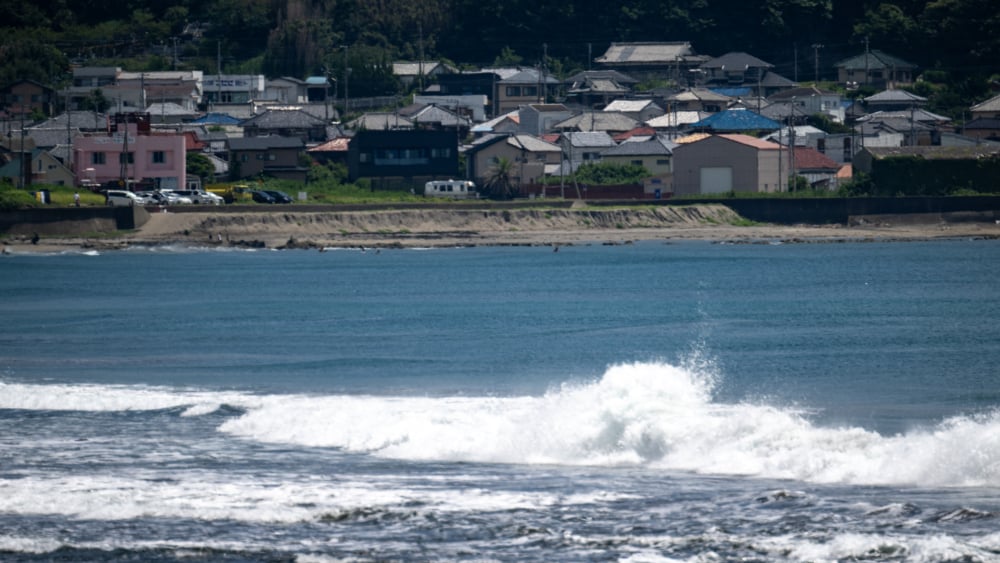 Vue générale de la plage après le tsunami au Japon