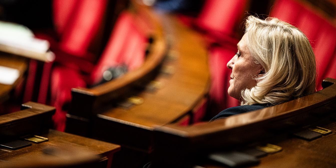 Marine Le Pen photo démission d’office