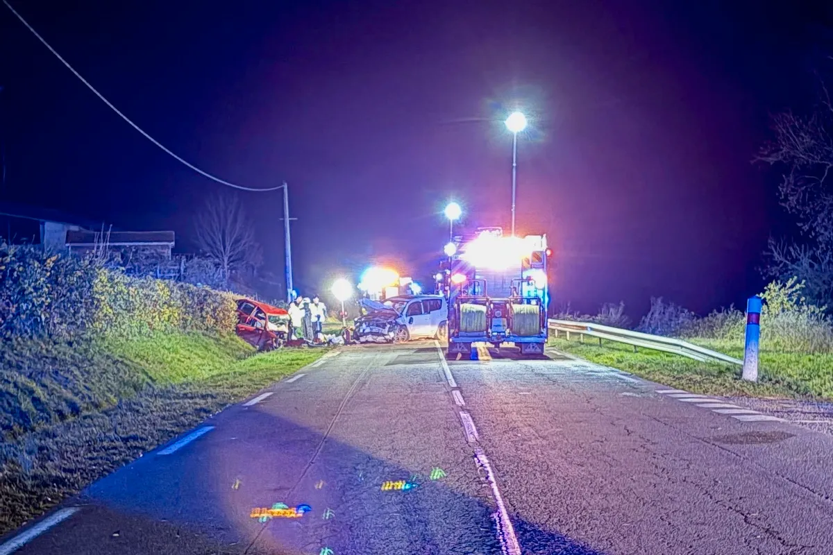 Secours et véhicules impliqués sur la D985