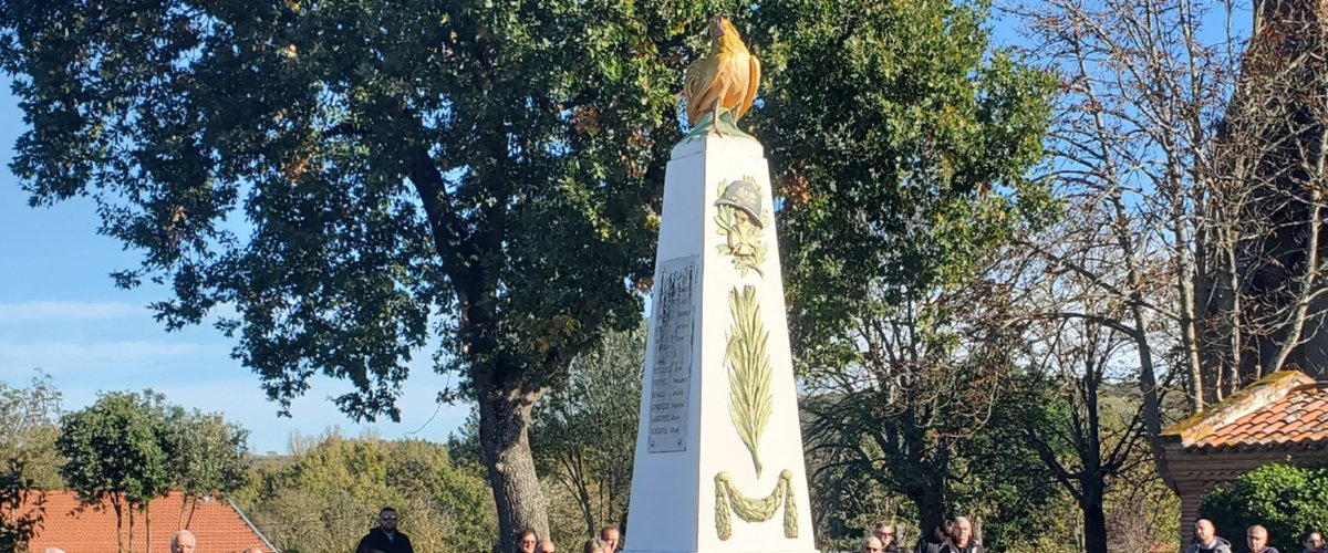 Monument aux morts lors des cérémonies du 11 novembre