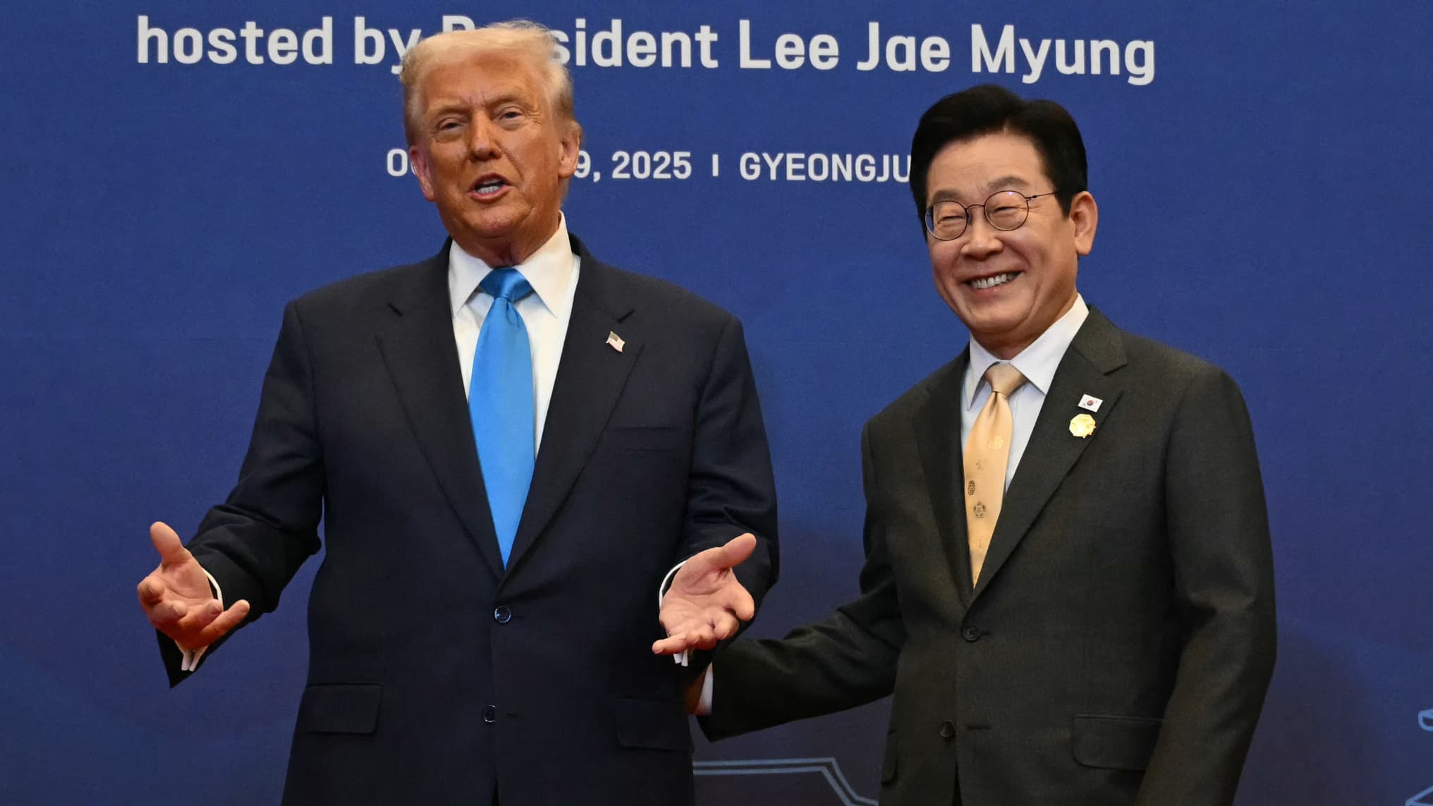 Donald Trump et Lee Jae Myung lors d'une rencontre en Corée du Sud