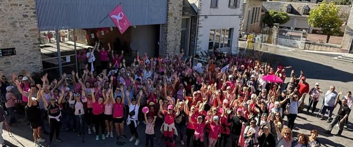 Participants lors de la marche Octobre Rose à Vielle-Aure